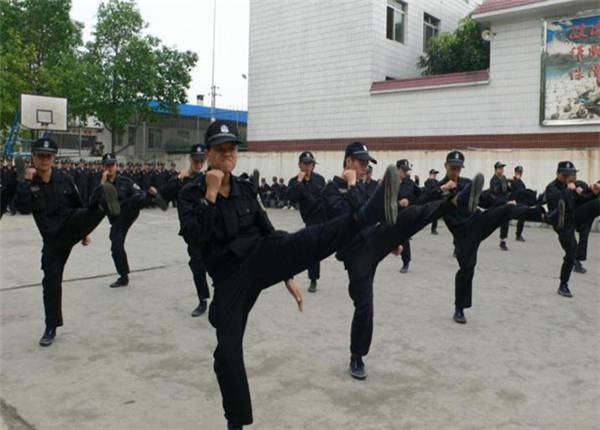 “防雷先鋒隊(duì)”的口號(hào):與防雷先鋒隊(duì)握手,安全財(cái)富幸福共有